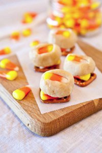 Candy Corn Pretzel Bites